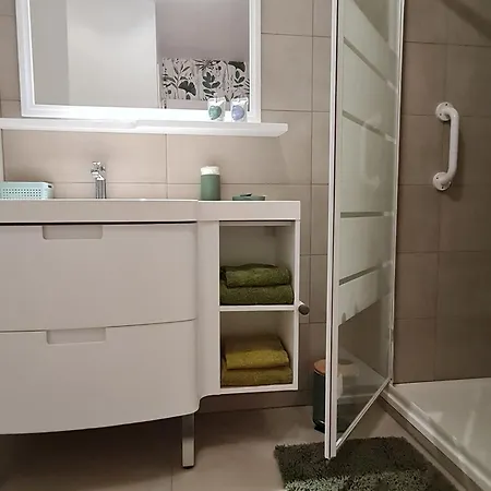 Plain Pied A Avec Parking Privatif - Fr-1-584-330 * Champenoux